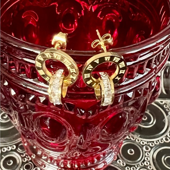 NIB 4 Pc Set Gold Plated Bold Roman Numeral Stainless Steel & Zircon Jewelry Set - Picture 4 of 16